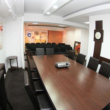 Pensiunea Studio Бакэу Экстерьер фото