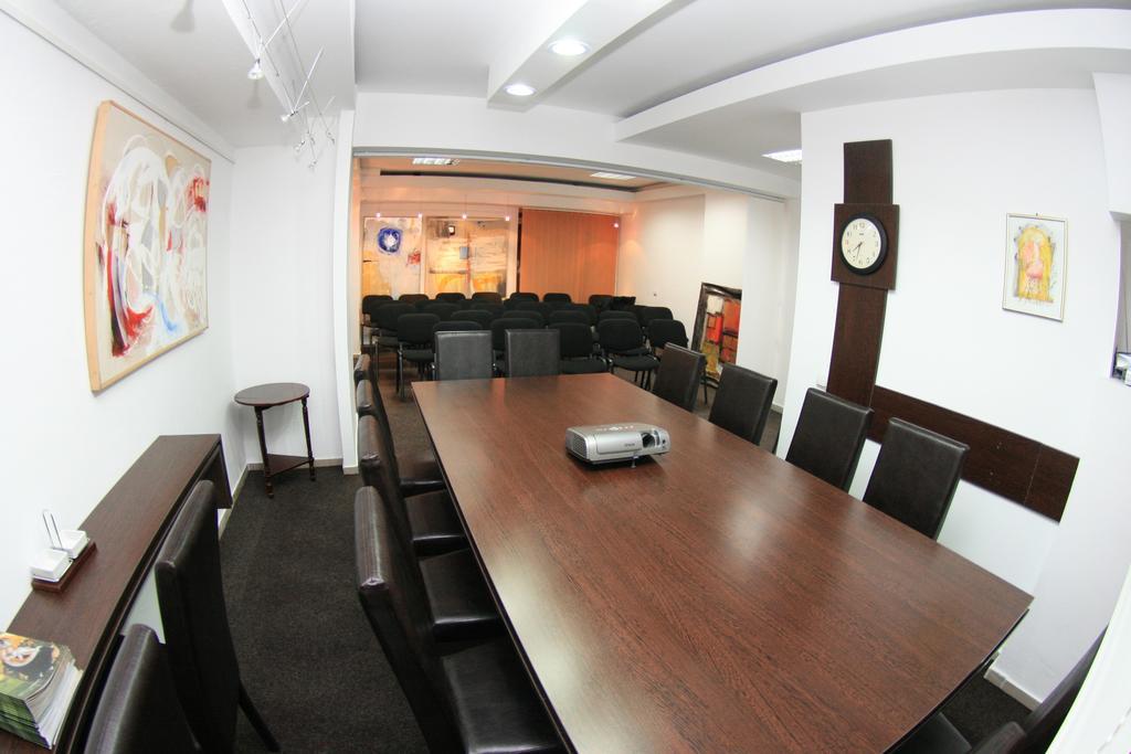 Pensiunea Studio Бакэу Экстерьер фото