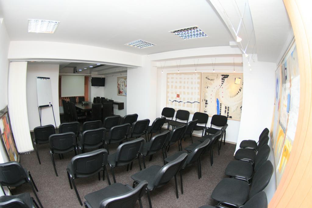 Pensiunea Studio Бакэу Экстерьер фото